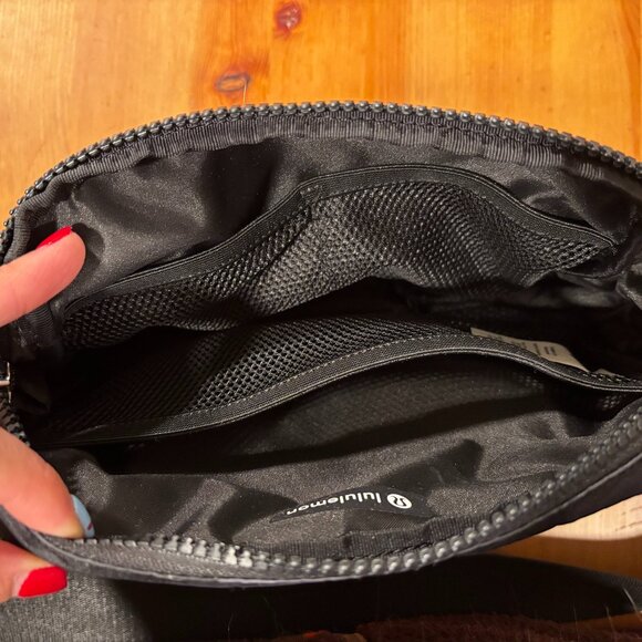 Lululemon Everywhere Belt Bag Large 2L H3DC (Heritage 365 Camo Deep Coal Multi) - Picture 3 of 4